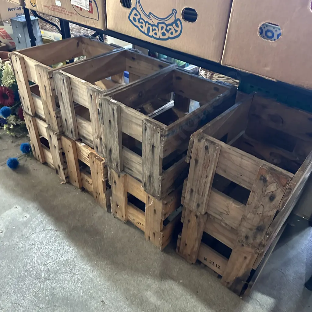 8 empty beer crates Image 1++