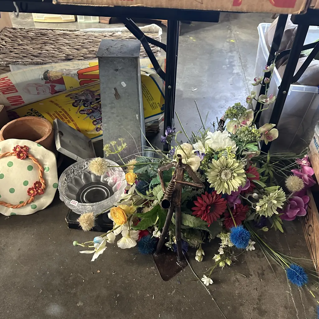 Artificial flowers,bowl,posters etc Image 1++