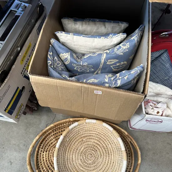Cushions,trays