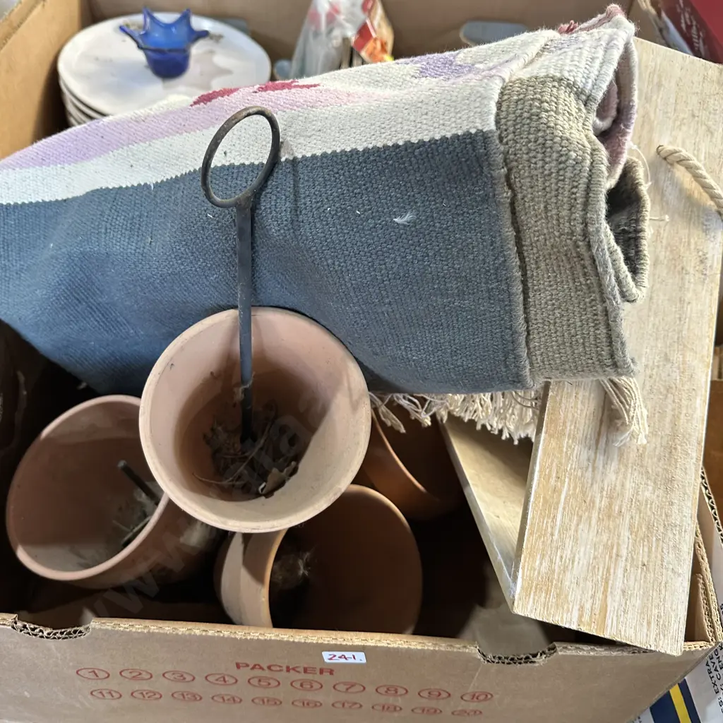 Small Kilim, planters and shelf Image 1++