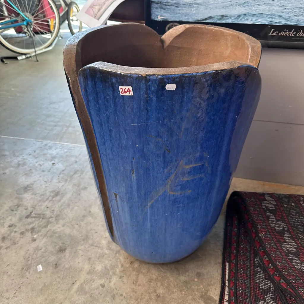 Tulip shape planter 600mm Image 1++