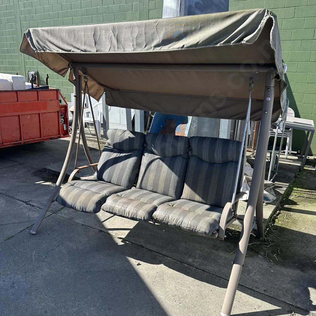 Garden swing seat (has some rust) Image 1++
