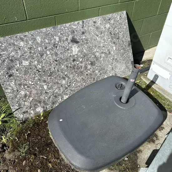 stand and tile