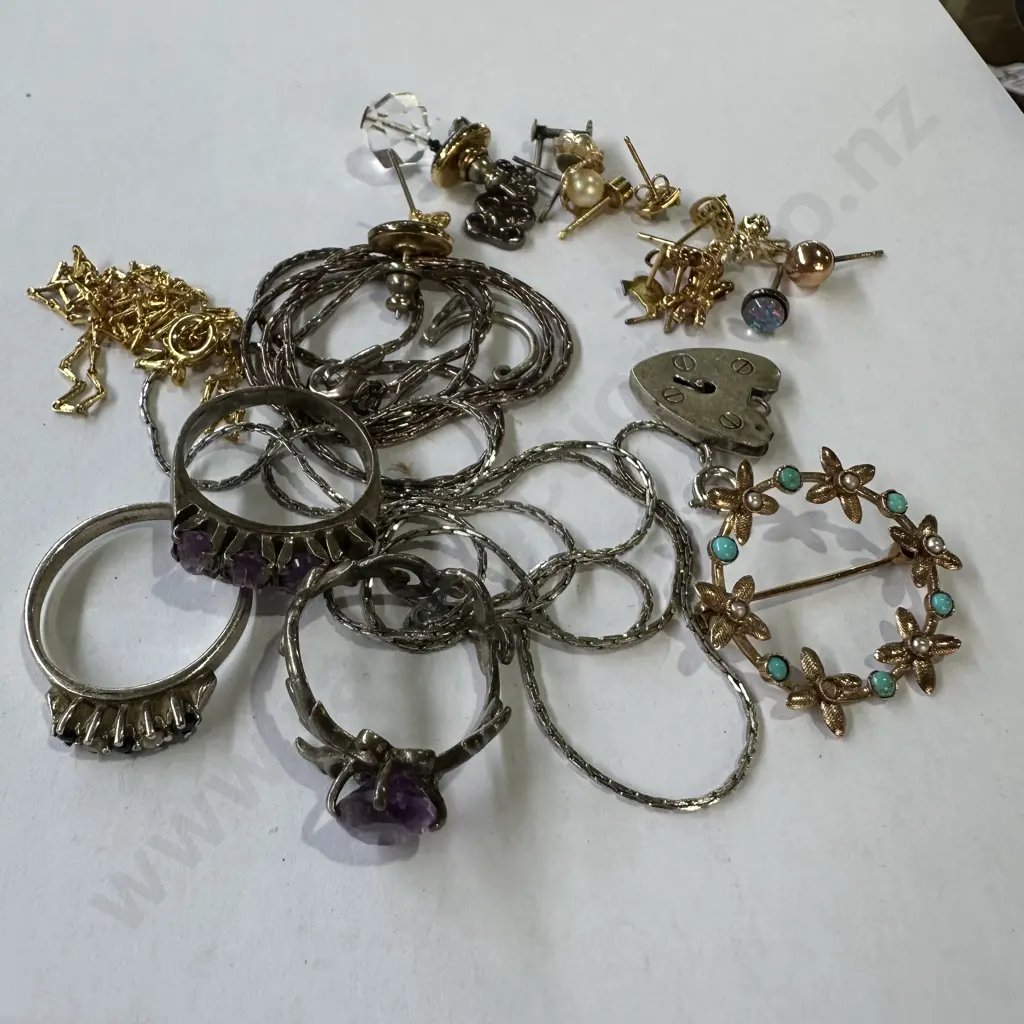 Selection of jewellery inc Sterling locket Image 1++