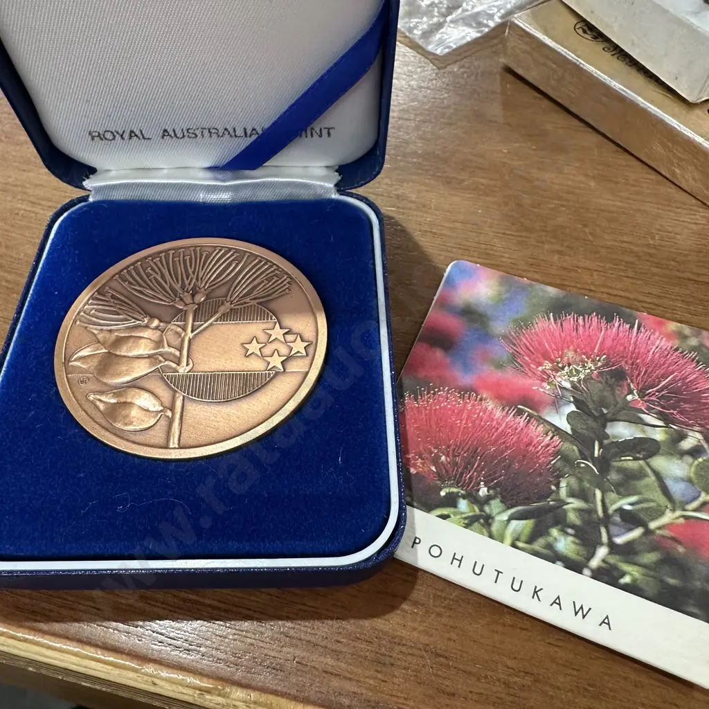 presentation medal from the 1990 NZ commonwealth games (Royal Australian Mint) Image 1++
