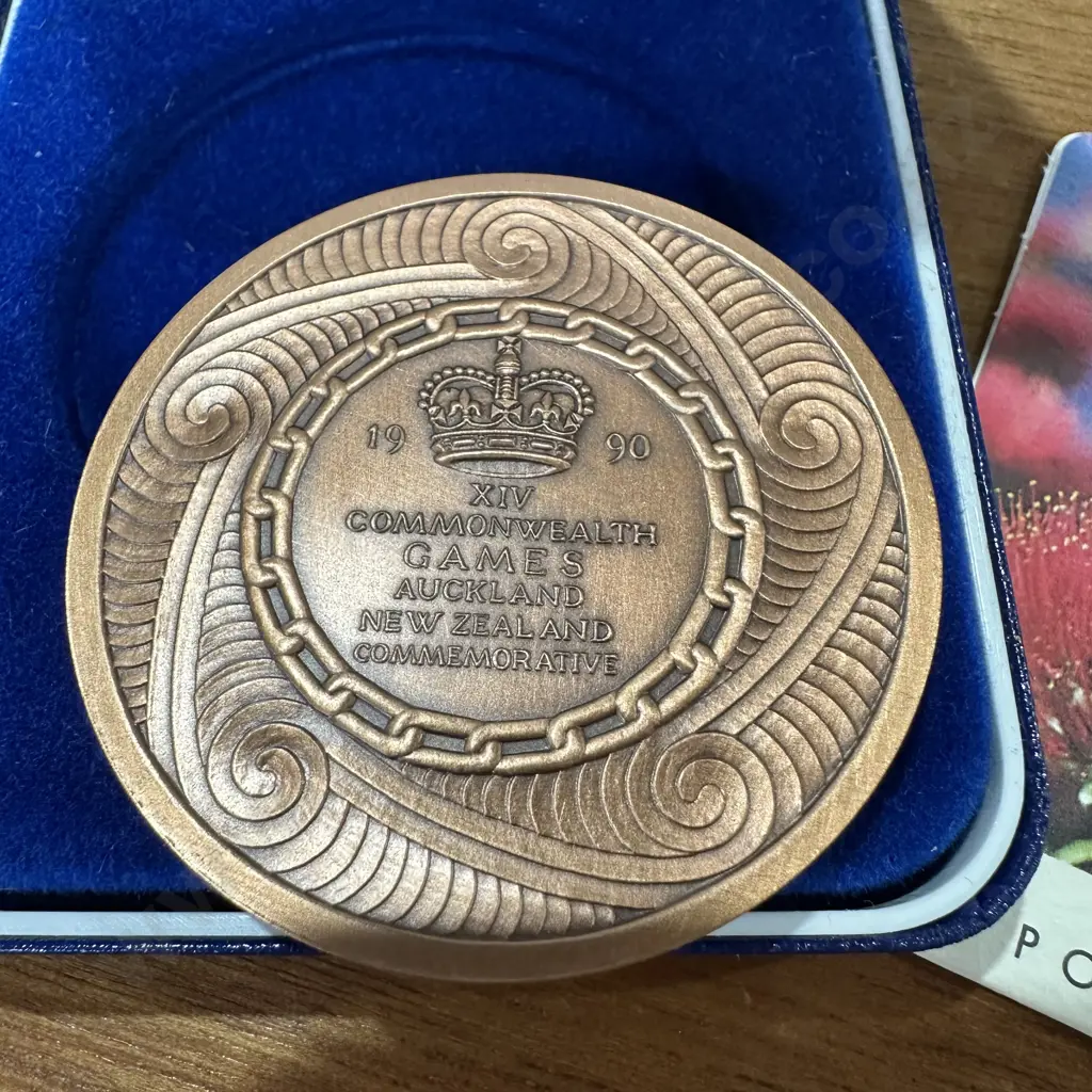 presentation medal from the 1990 NZ commonwealth games (Royal Australian Mint) Image 1++