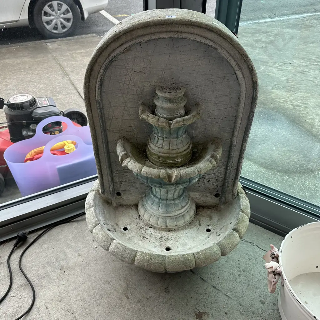moulded water fountain Image 1++