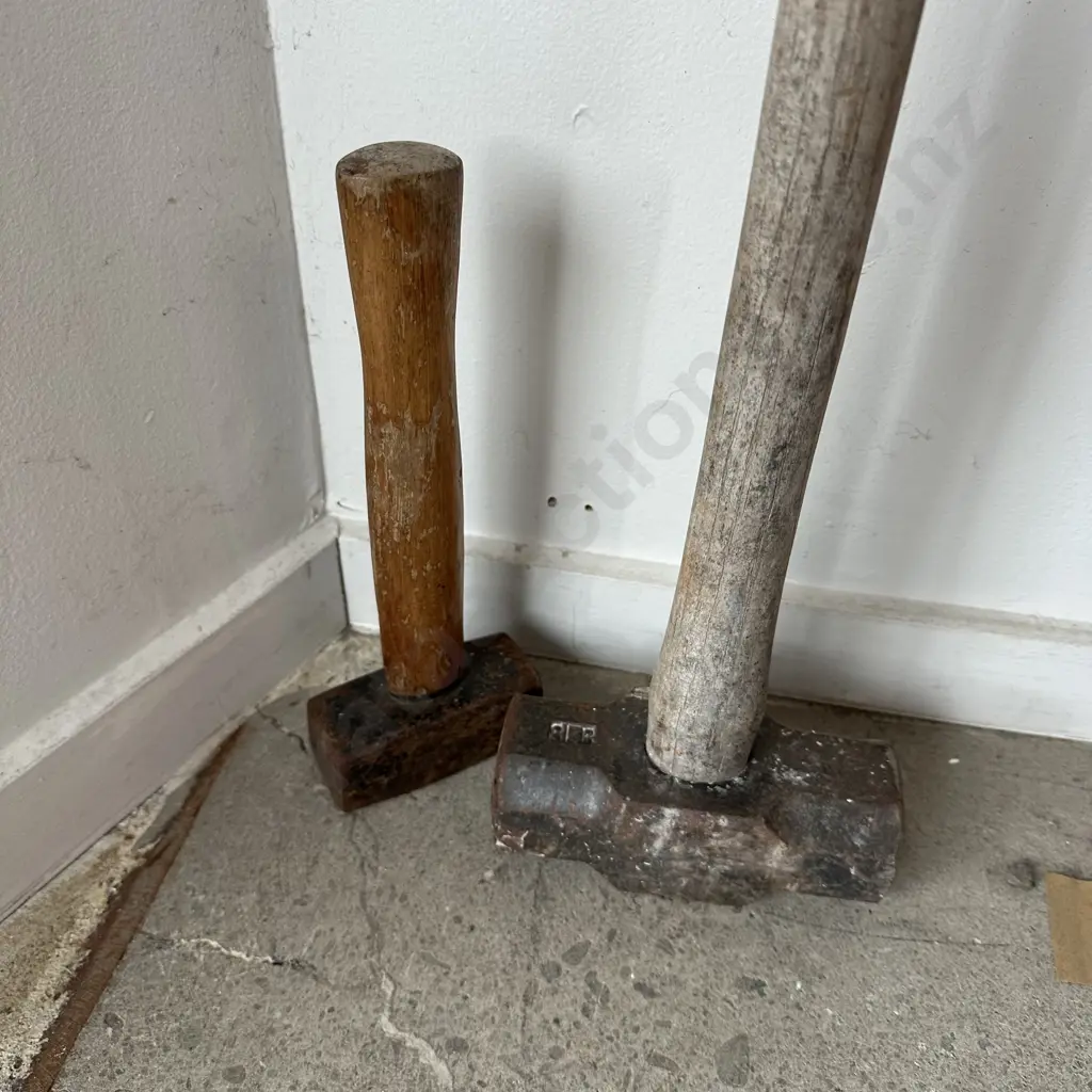 sledge hammer and mallet Image 1++