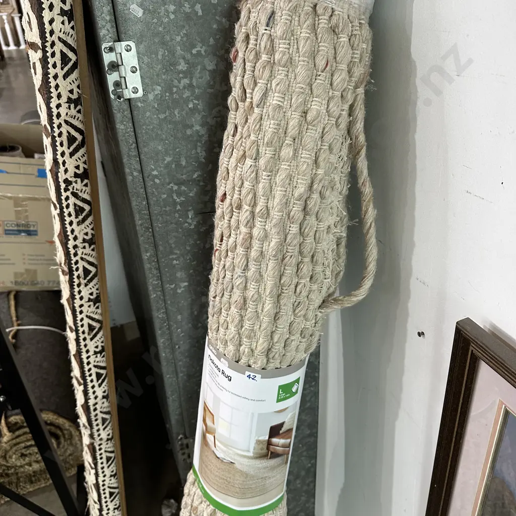 wool blend rug as is Image 1++