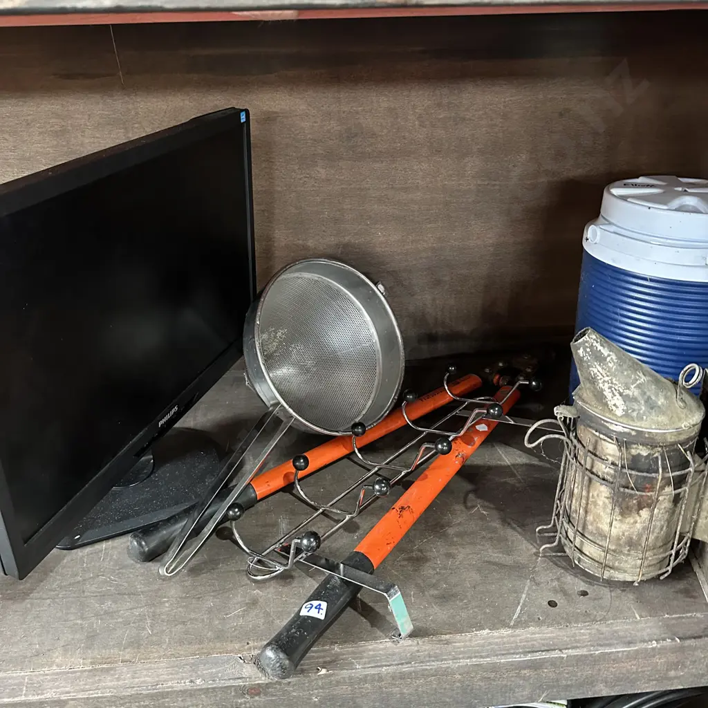 loppers, hanger, sieve, monitor, drinks chiller etc (not the bee smoker) Image 1++