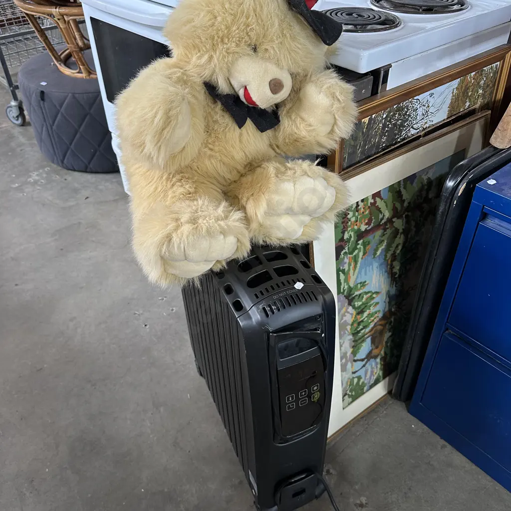heater, pictures & toy Image 1++