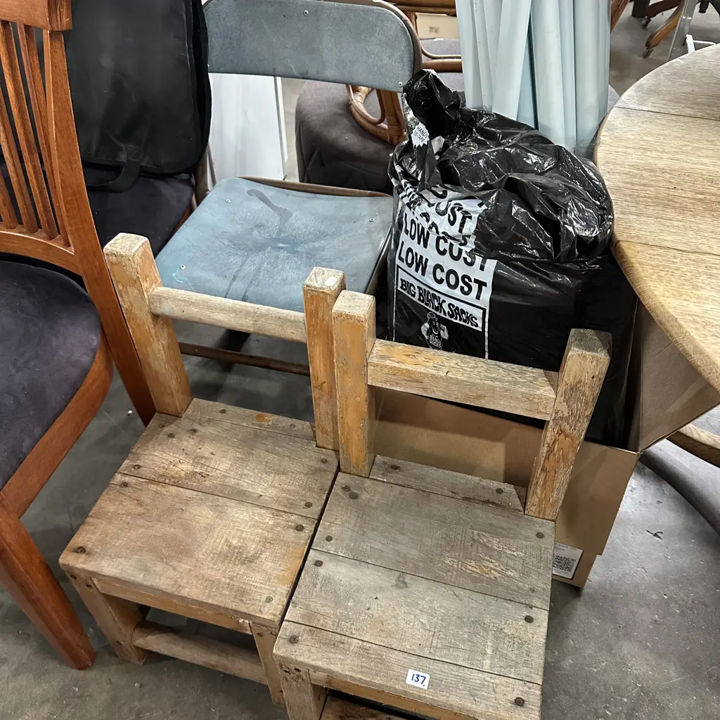 3 kids chairs Image 1++