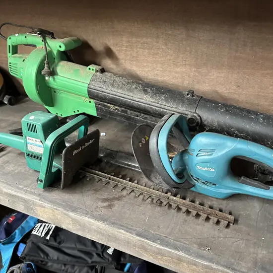 vac and 2 trimmers