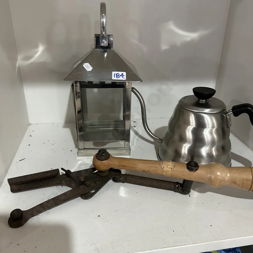 oil pot, lamp and vintage item Image 1++