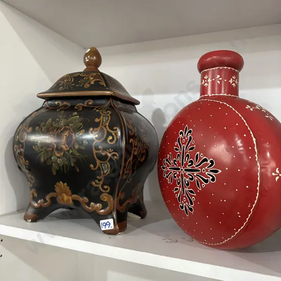 2 decorative items