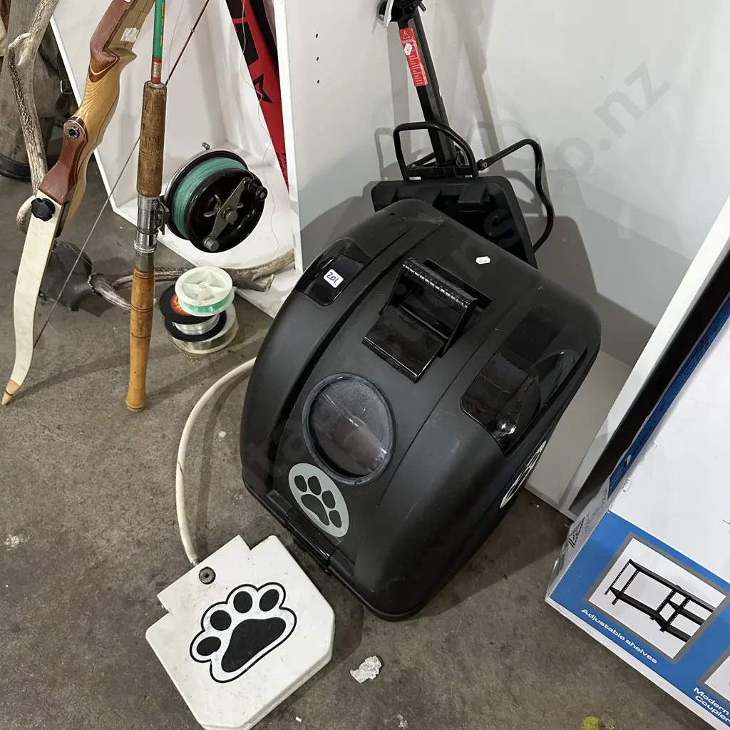 Dog bike carrier and hose drinker Image 1++
