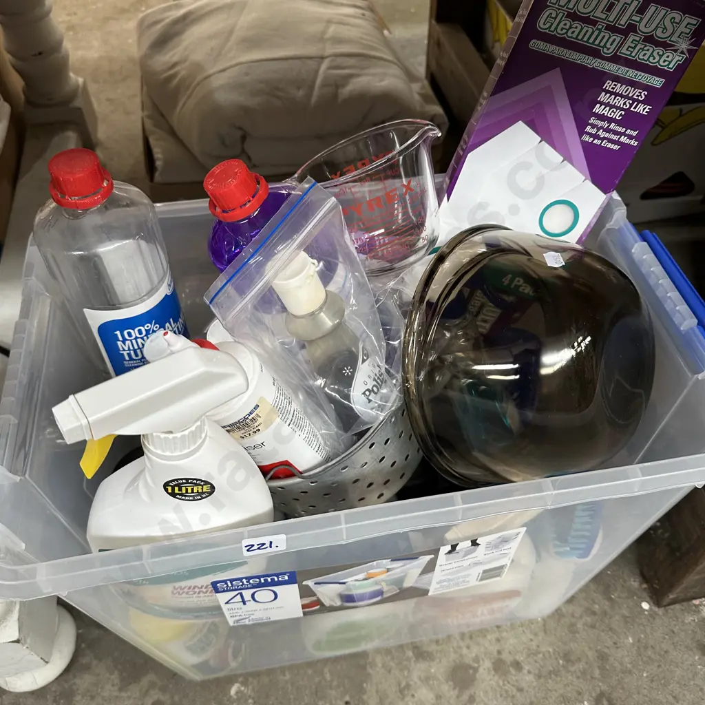 Bin of cleaning products and Pyrex etc Image 1++