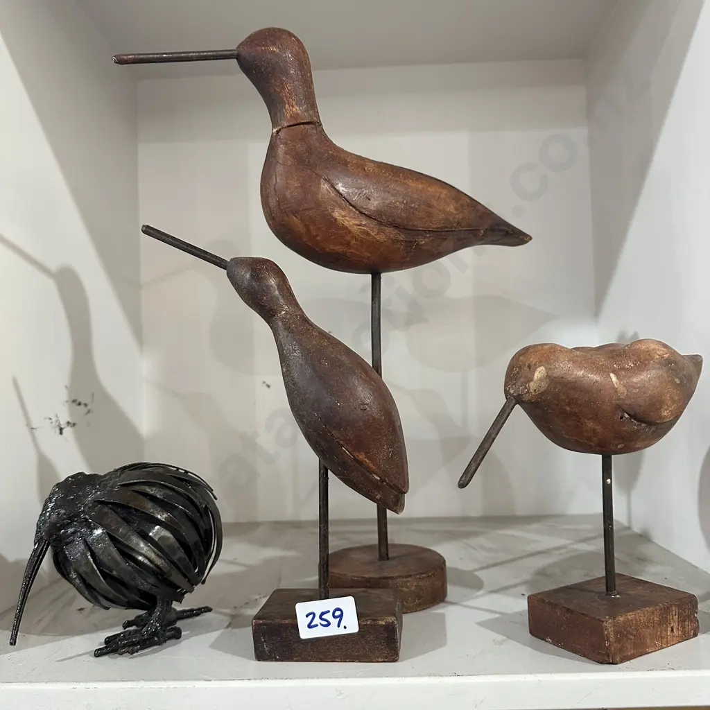 wooden figures, metal Kiwi Image 1++
