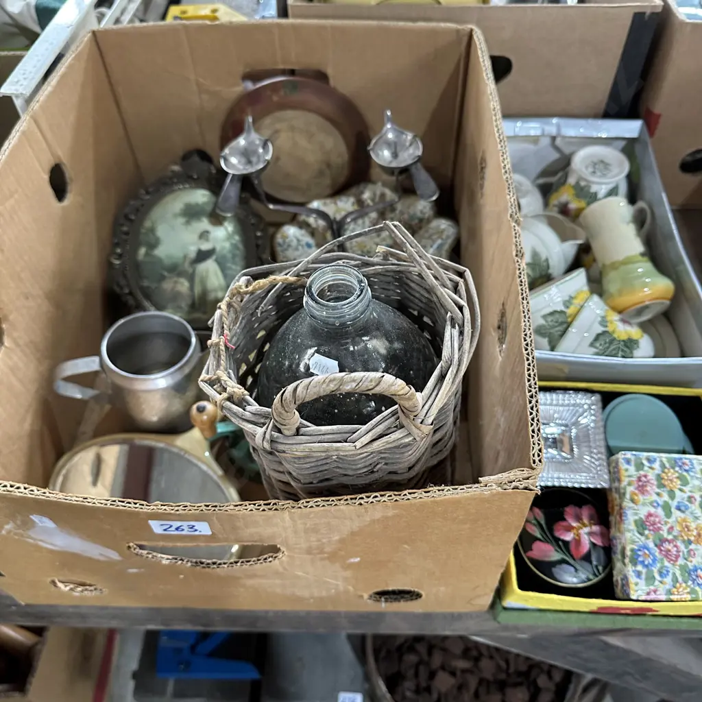 Three boxes of collectables Image 1++