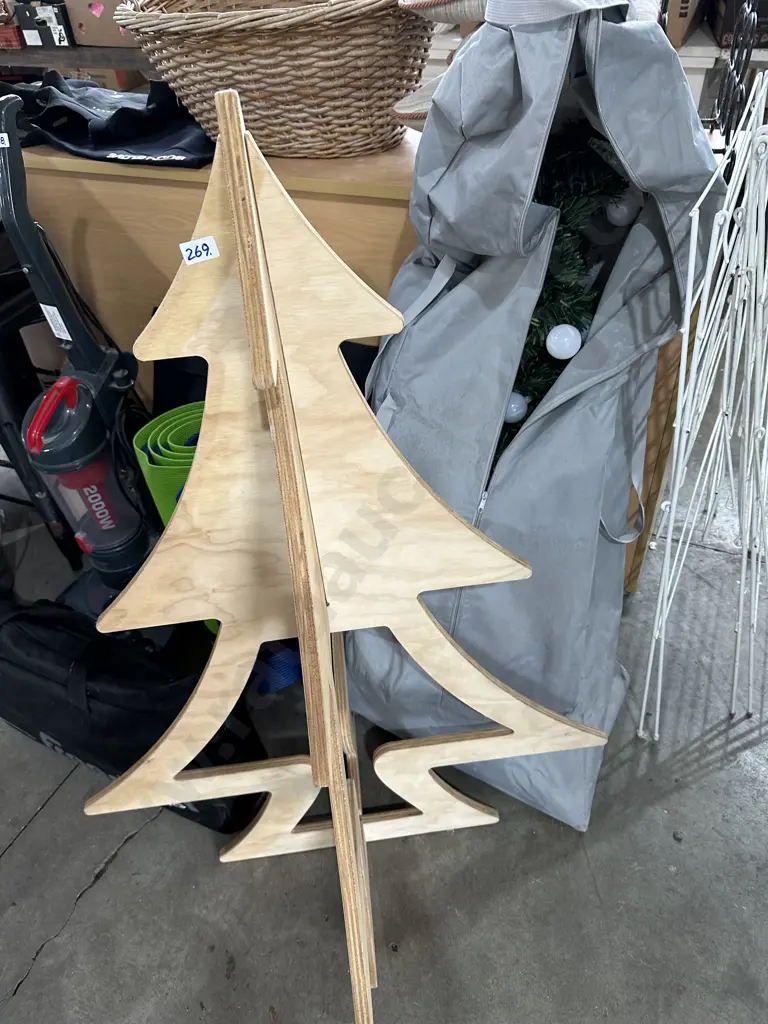 2 xmas trees Image 1++