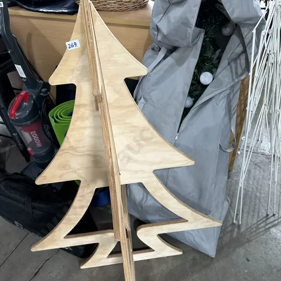 2 xmas trees