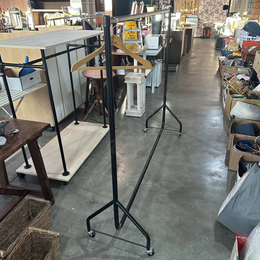 mobile clothes hanger 1800 length Image 1++