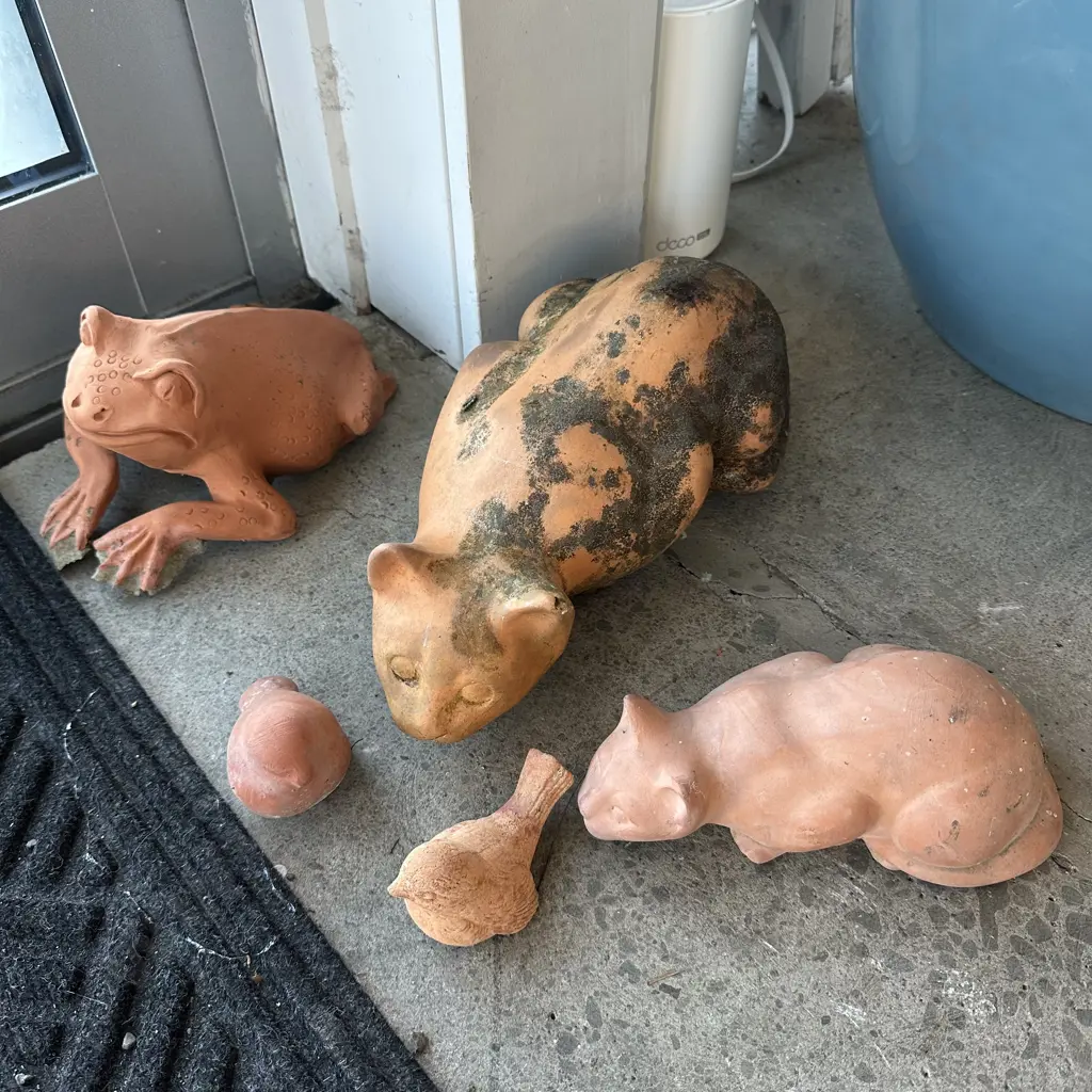 5 garden figures Image 1++