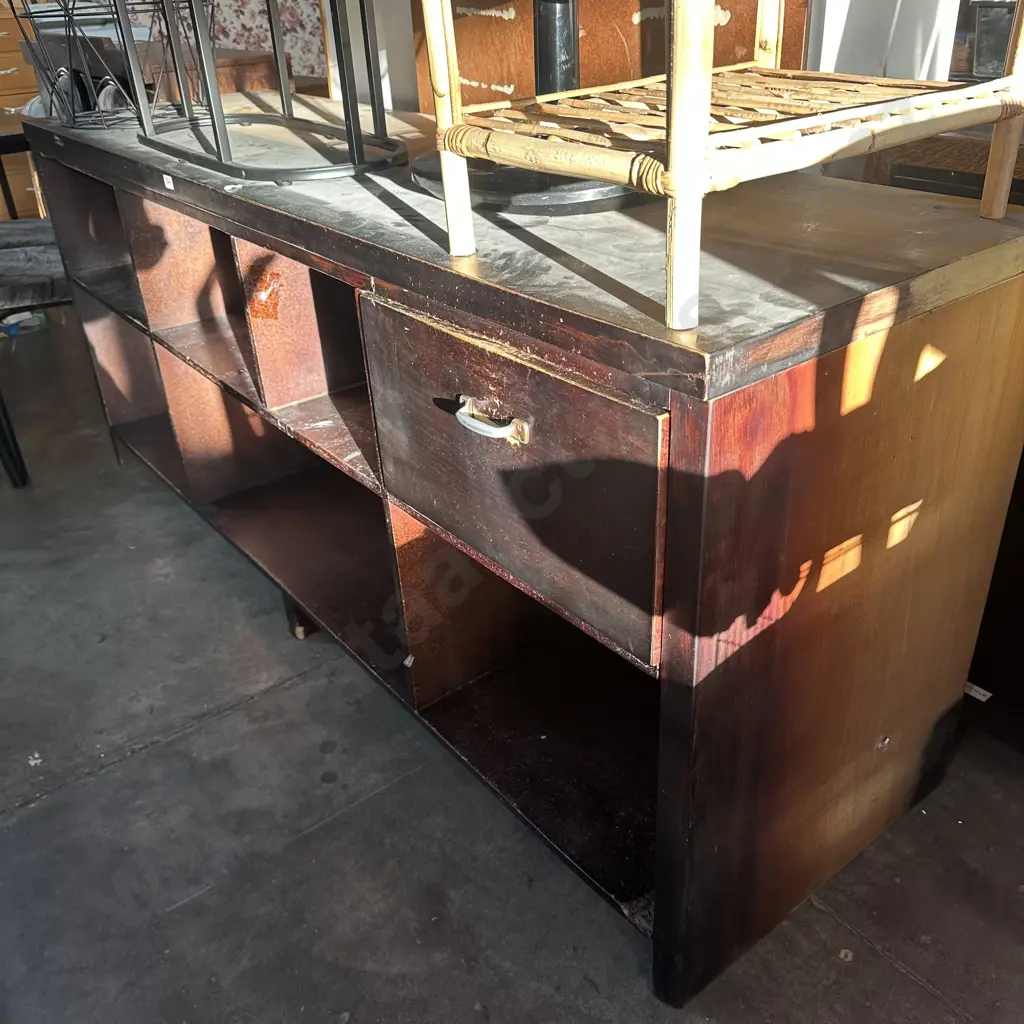 shop counter or work bench Image 1++