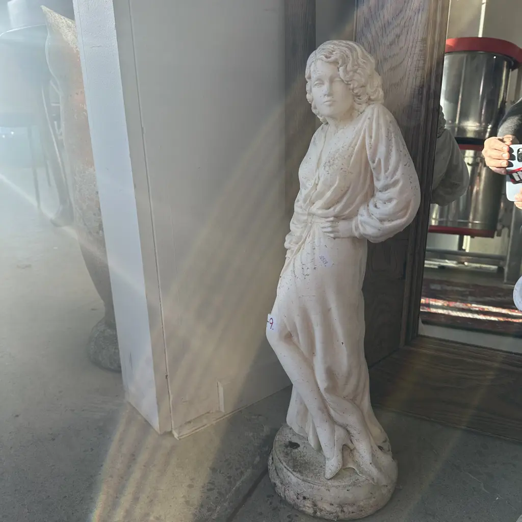 concrete garden statue 55cm Image 1++