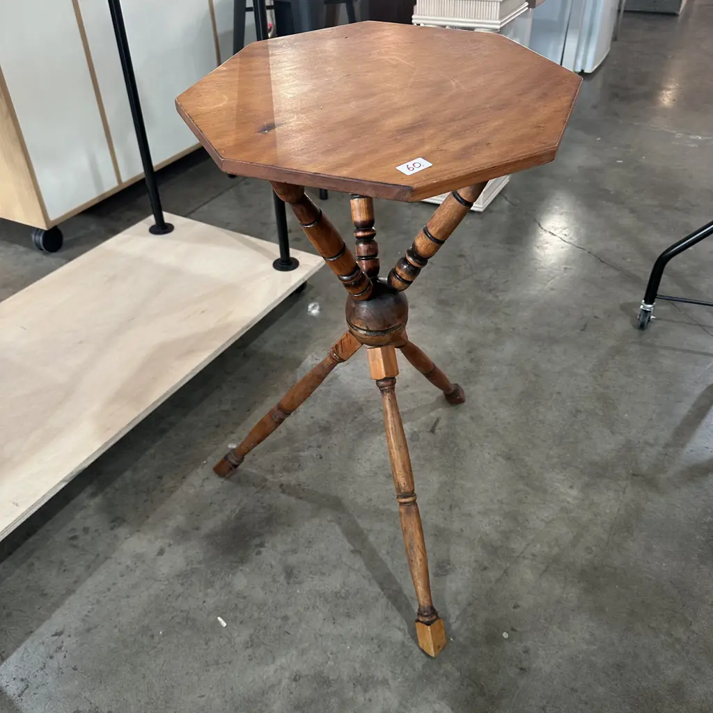 Kauri side table Image 1++