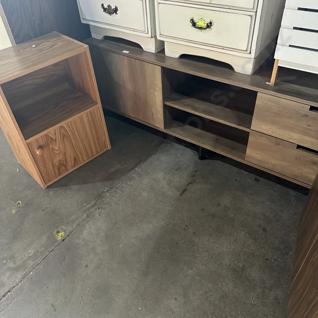 bedside and console Image 1++