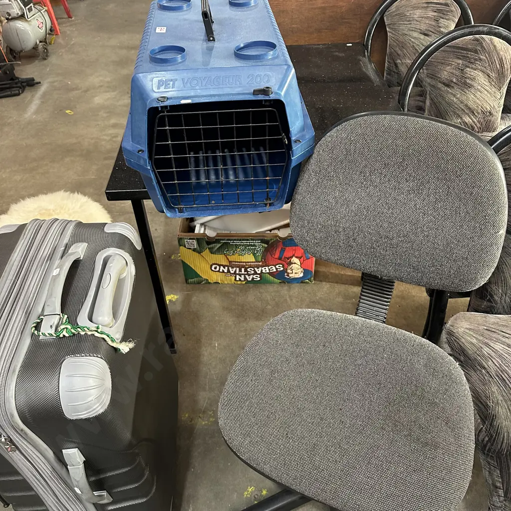pet cage and office chair Image 1++