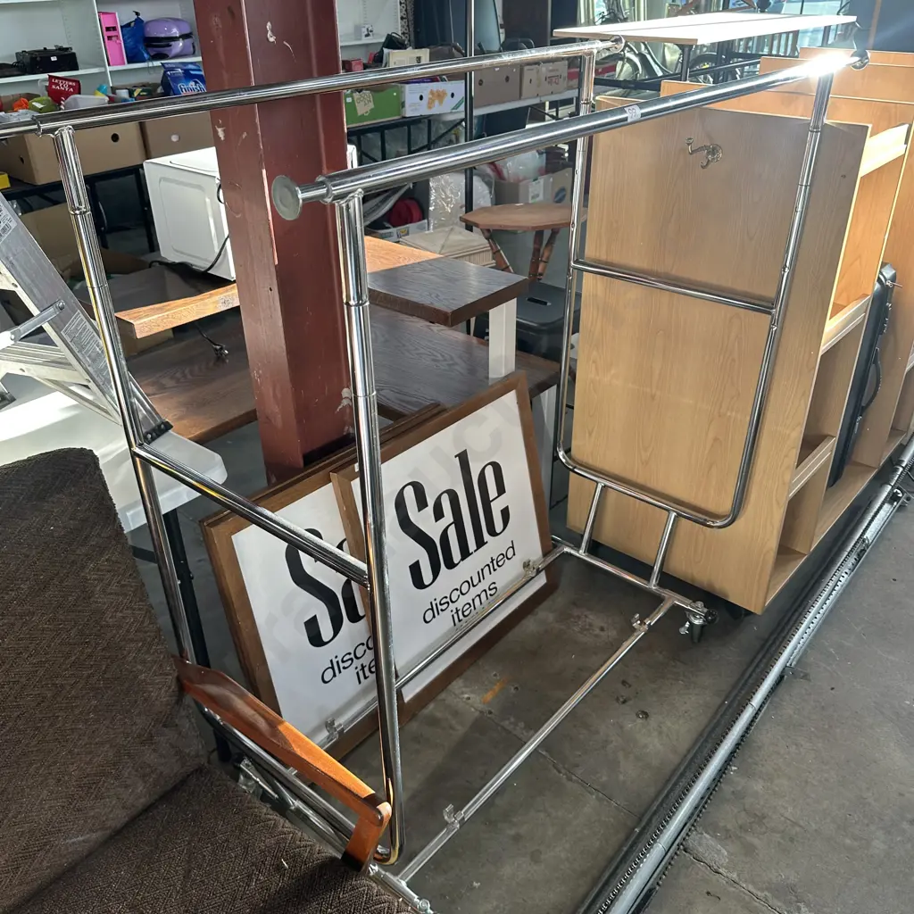 rolling extendable double clothes rack Image 1++