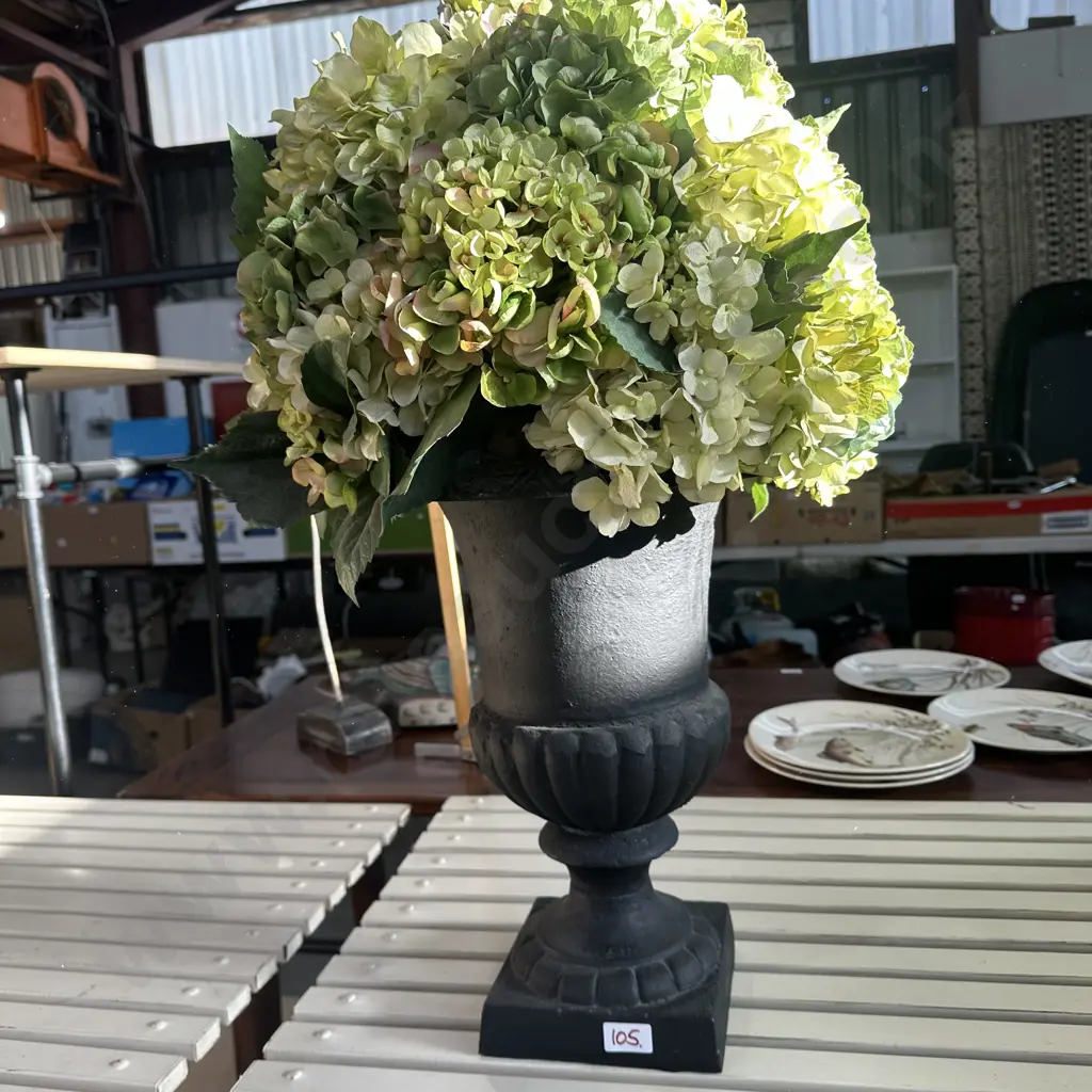 large cast planter and flowers Image 1++