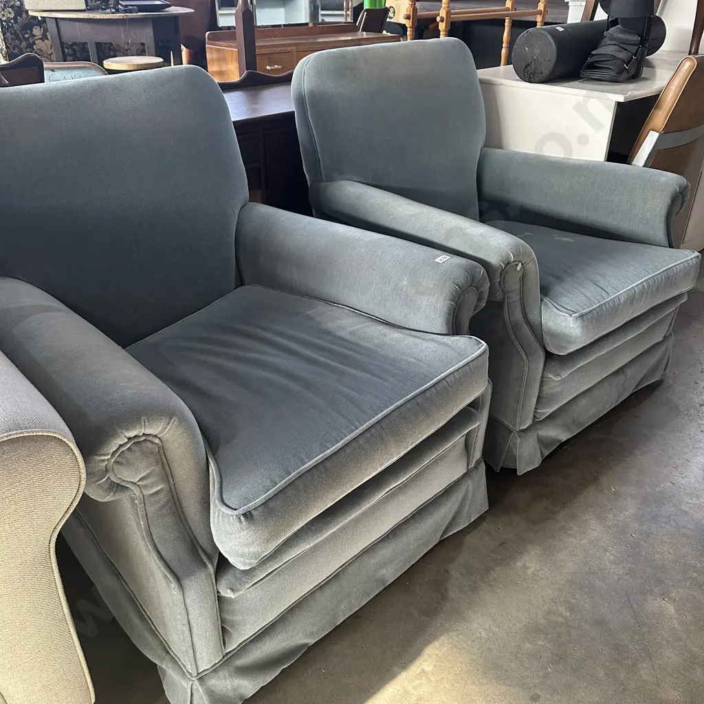 Pr vintage rolled arm chairs Image 1++