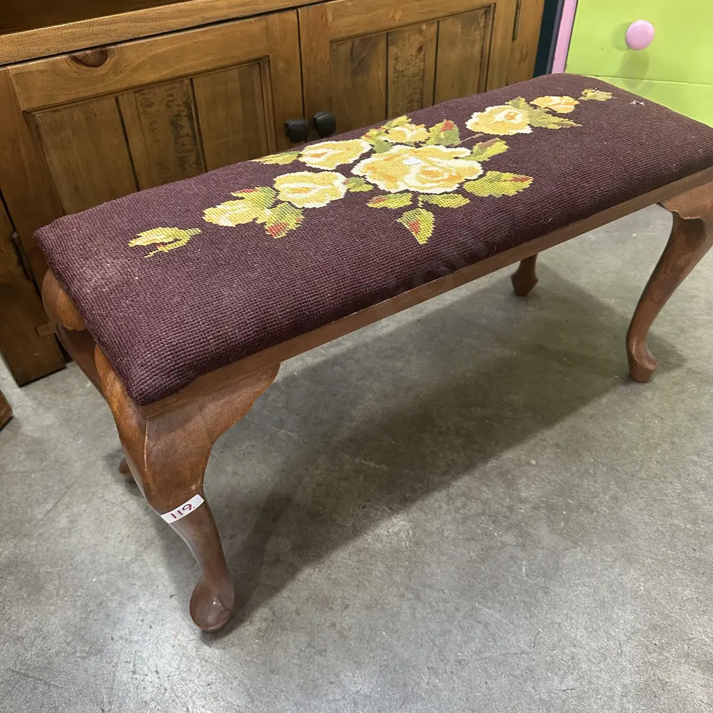 tapestry top stool Image 1++
