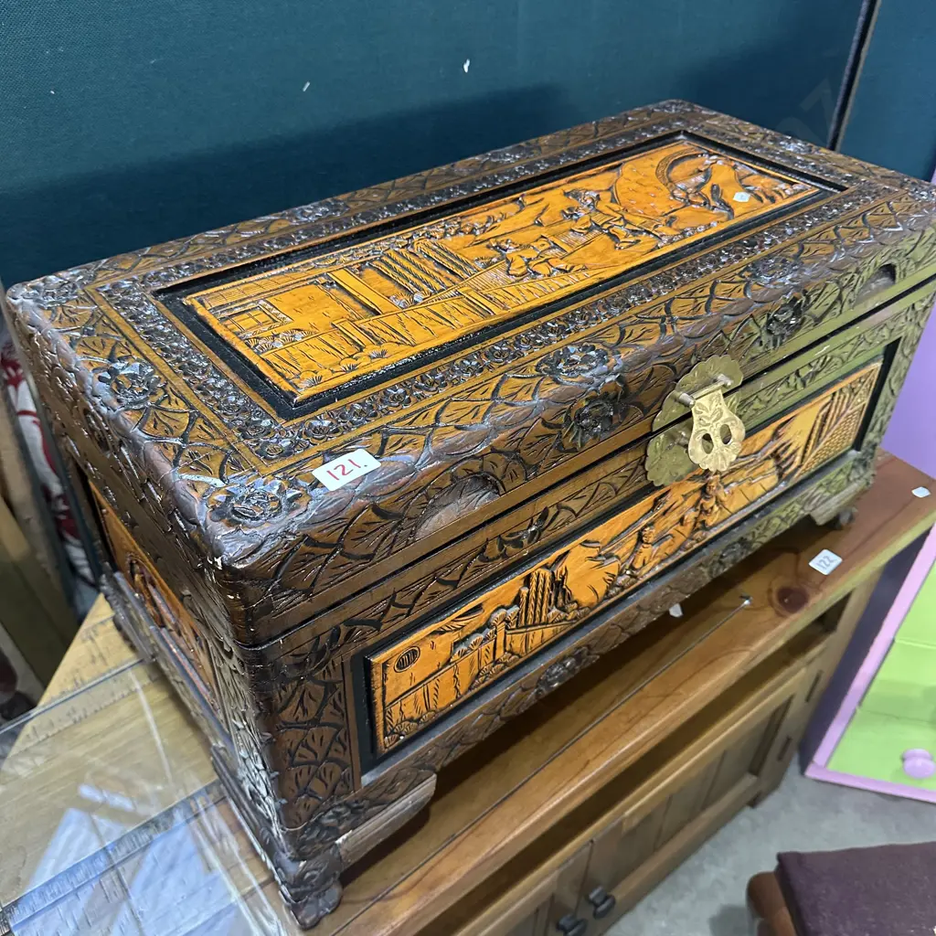 small Camphor wood chest plus glass top Image 1++