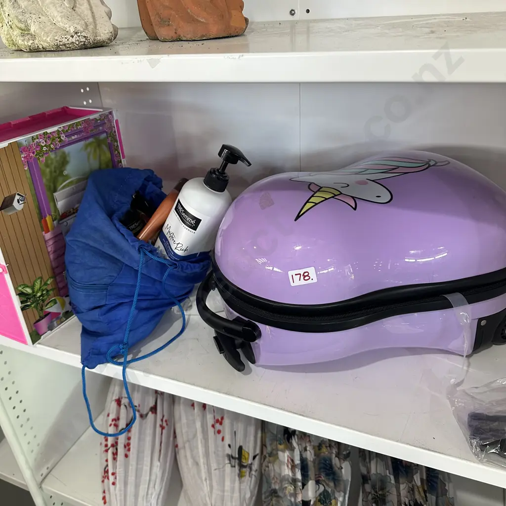 kiddys suitcase, bathroom content, game Image 1++