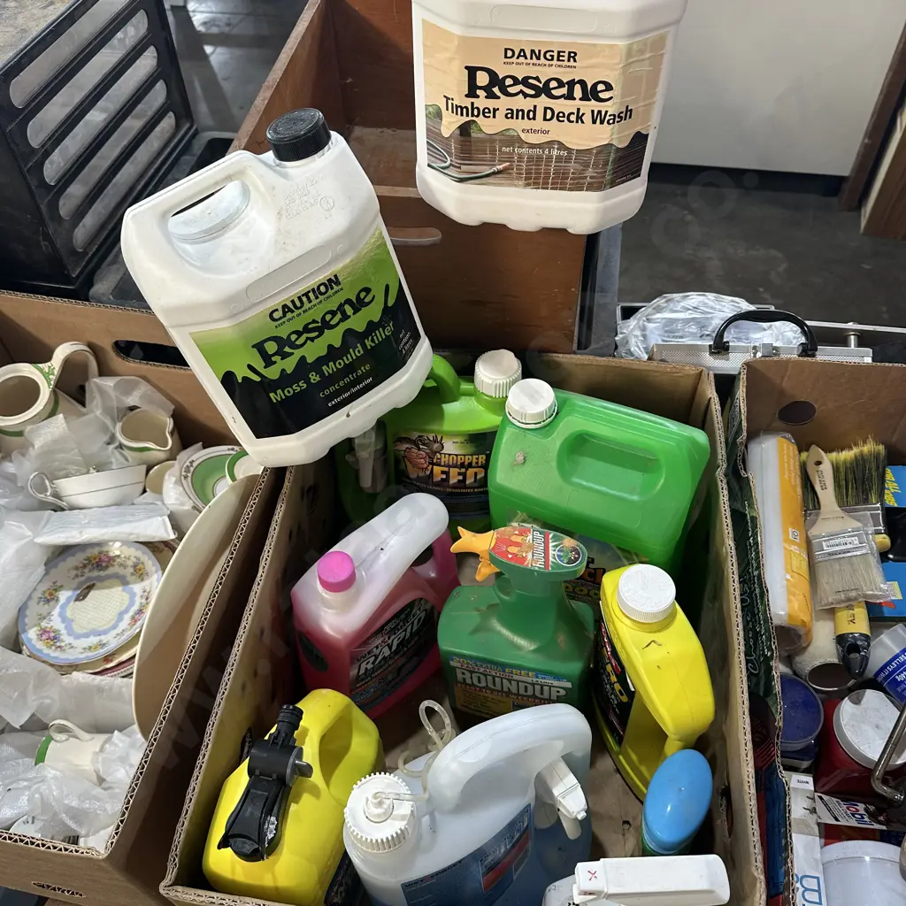 cleaners and weed n feed etc Image 1++