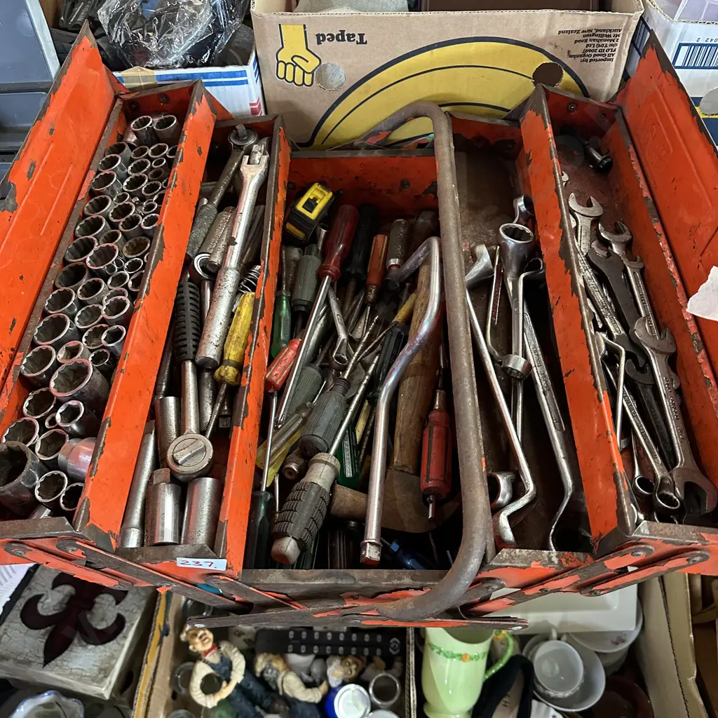tool box and contents Image 1++
