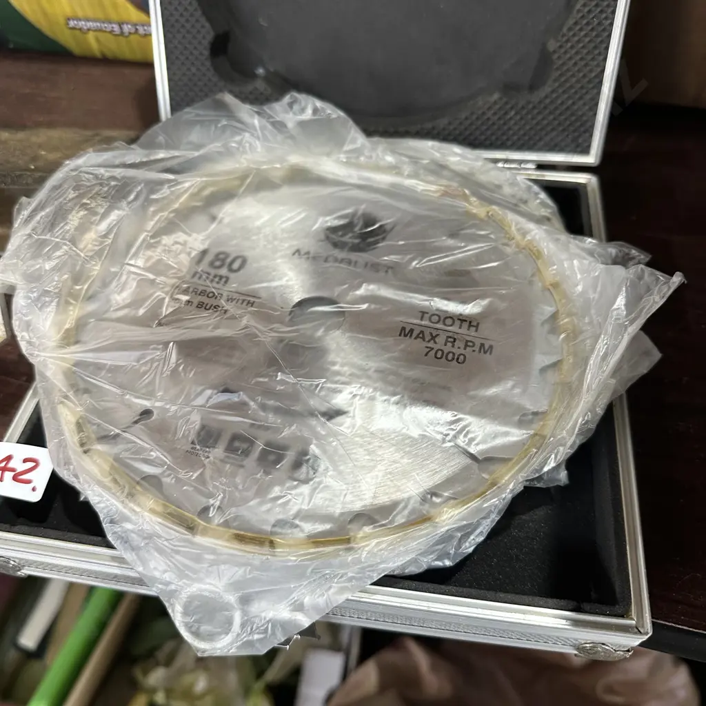 4 new 180mm saw blades Image 1++