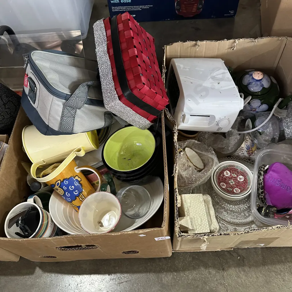 2 box lots inc colectables Image 1++