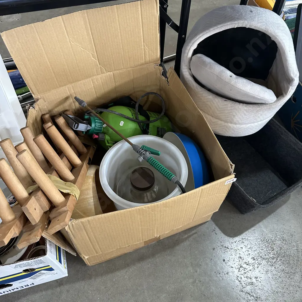 box lot and felt basket etc Image 1++