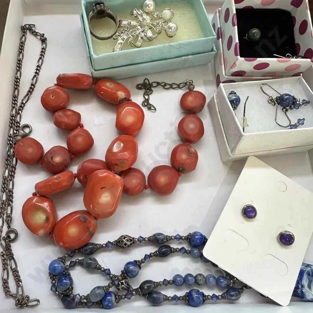 costume jewellery Image 1++