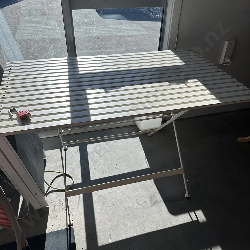 folding table on heavy base 1300 x 750 Image 1++