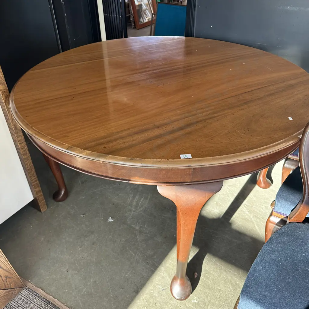 Solid Mahogany cabriole legged table 1370mm Image 1++