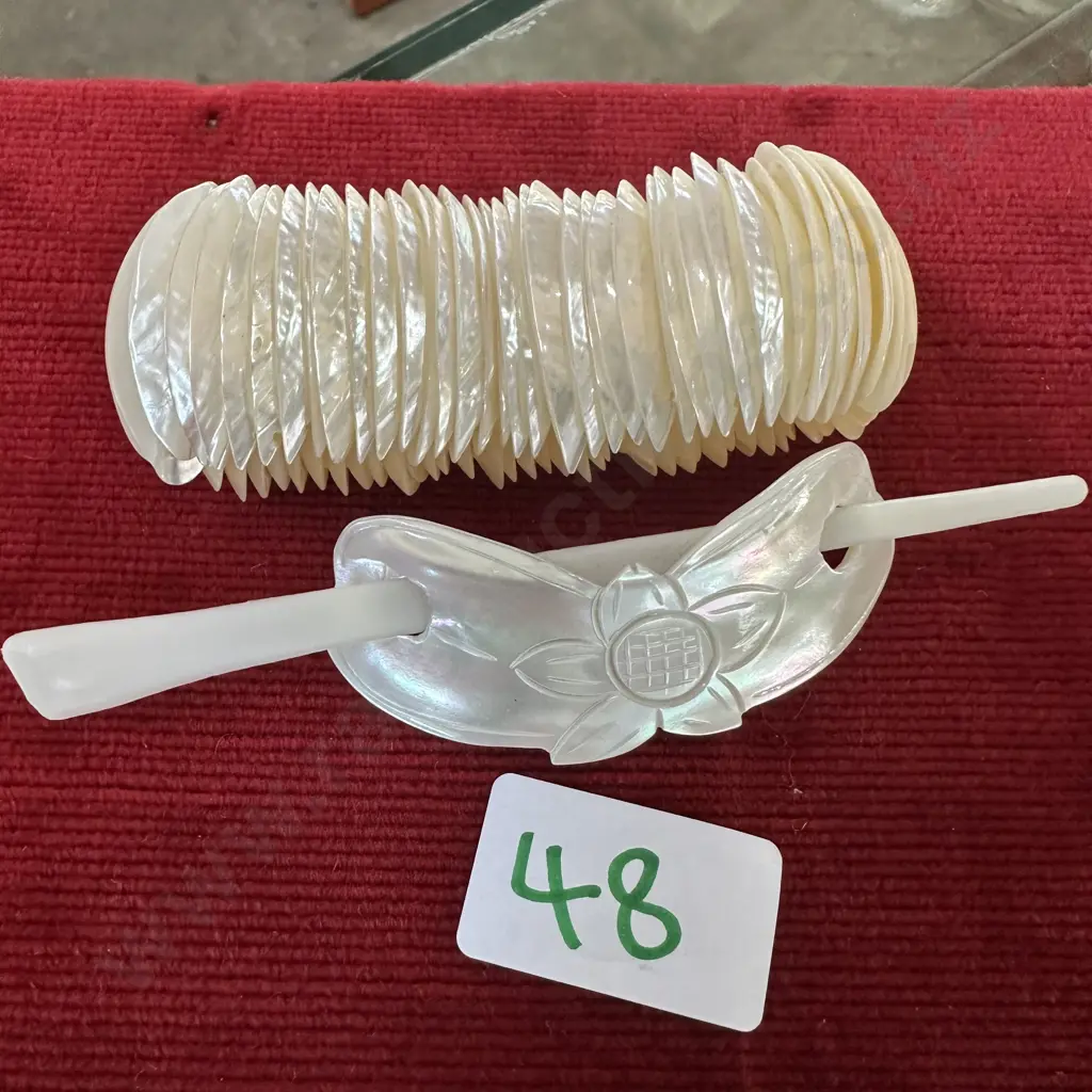 Mother of Pearl bracelet and hair pin Image 1++