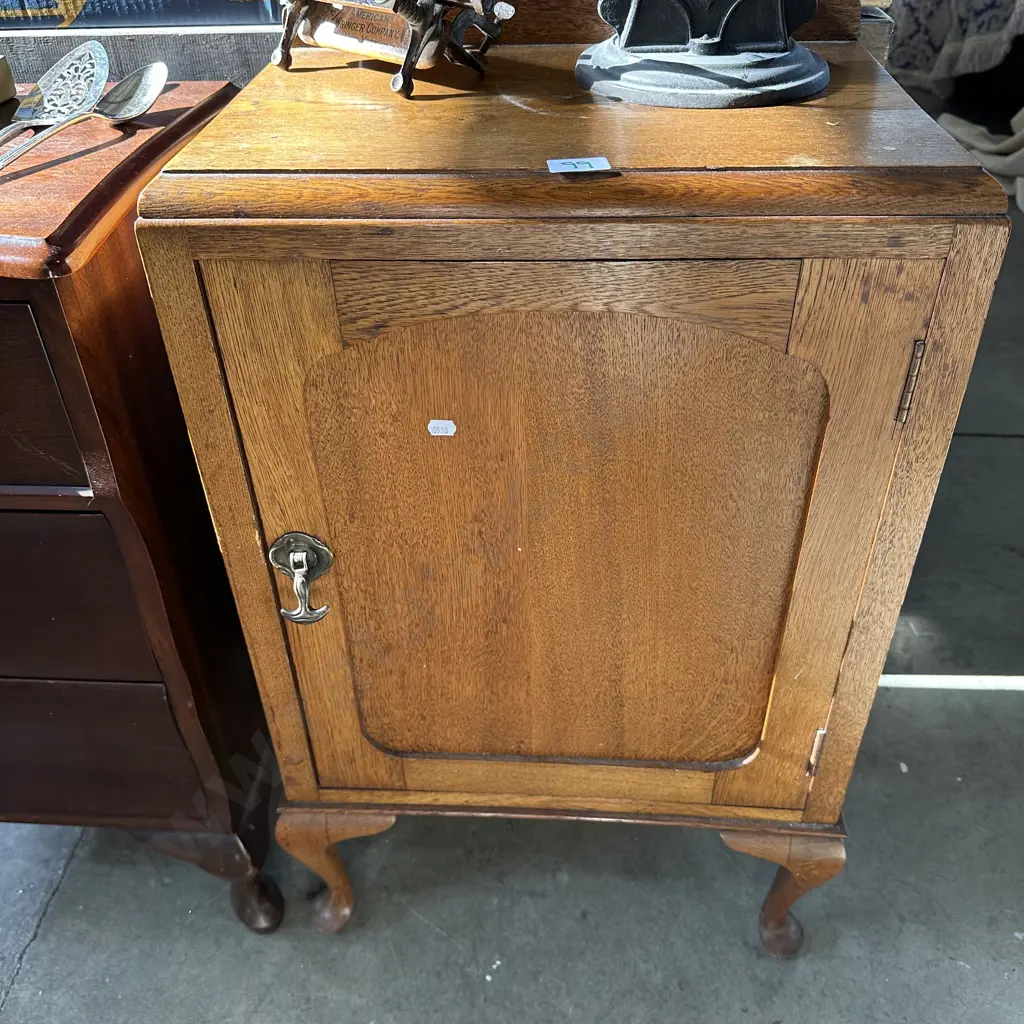 Oak bedside cabinet Image 1++