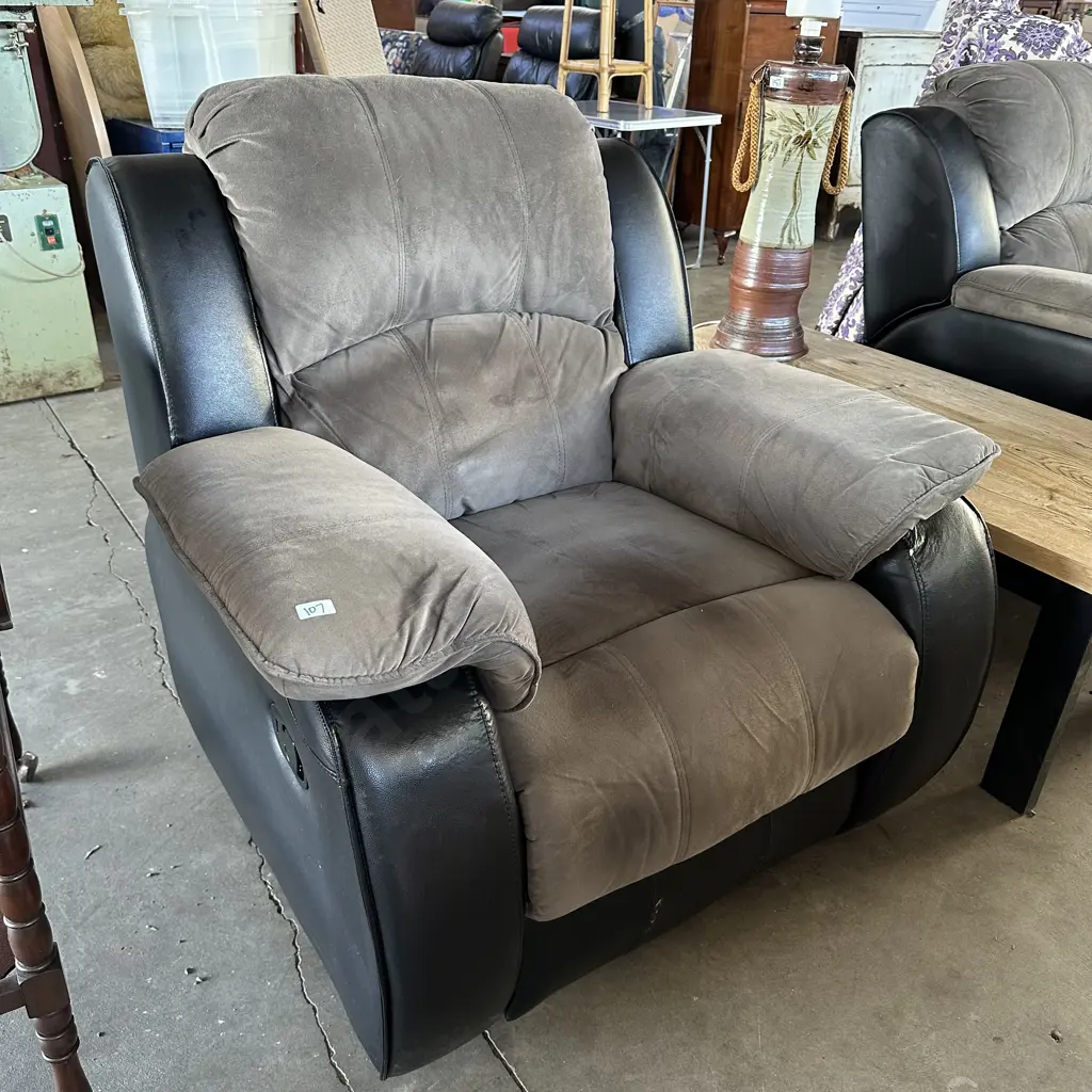 Recliner chair Image 1++