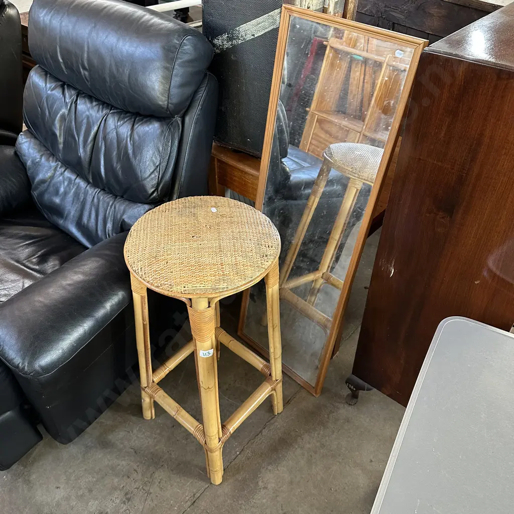 stool (average) plus dress mirror Image 1++